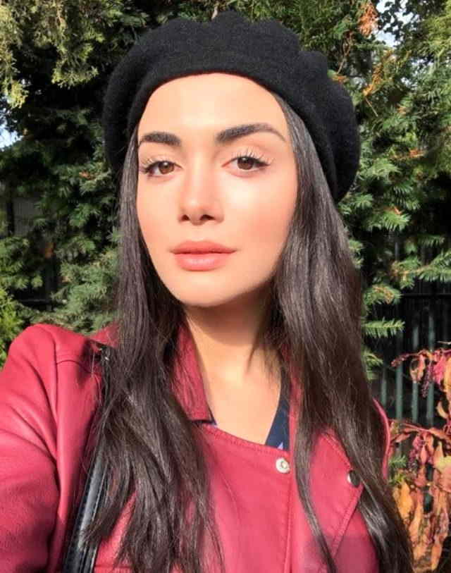 Özge Yağız