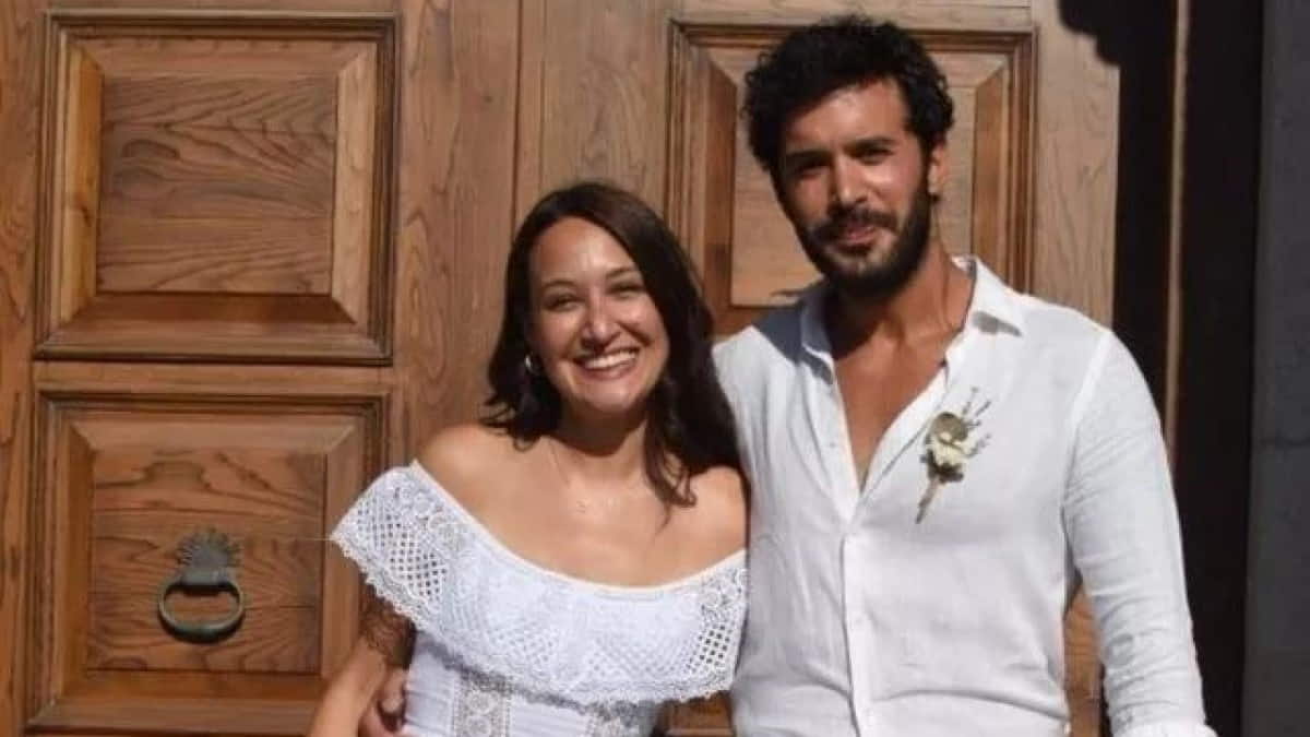 Gupse Özay is 6 months pregnant! Barış Arduç was tagged as the most handsome father