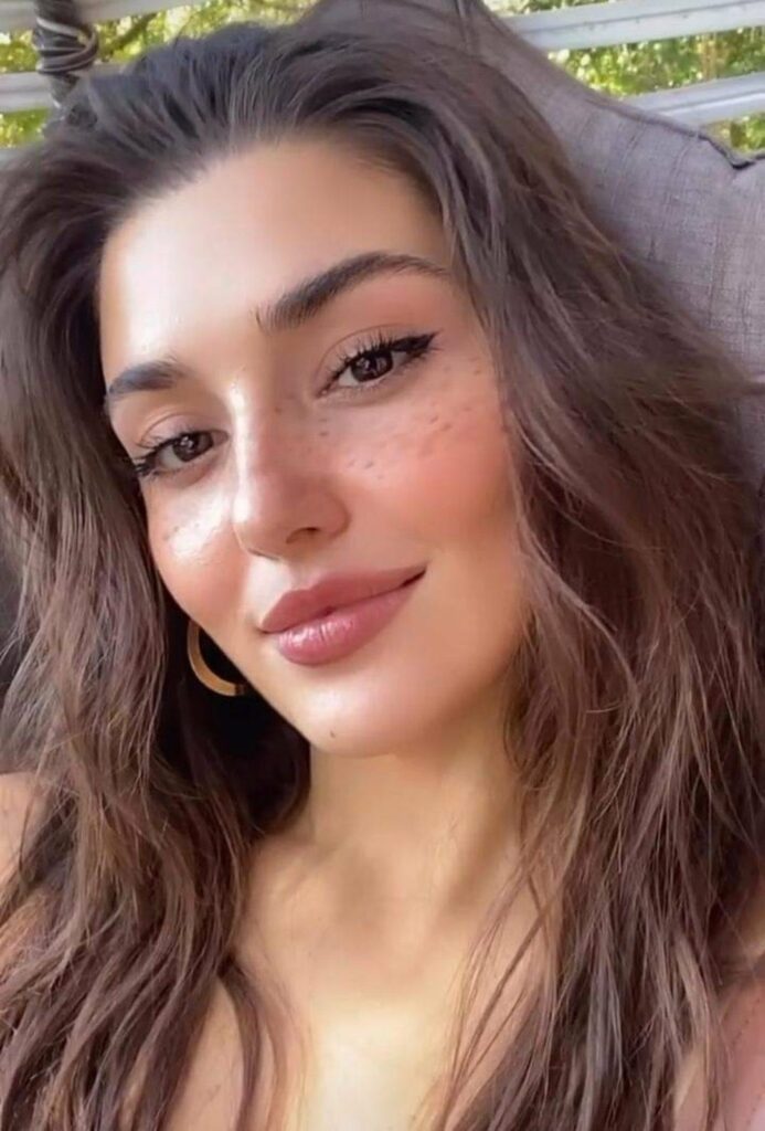Hande Ercel Real Face Without Makeup